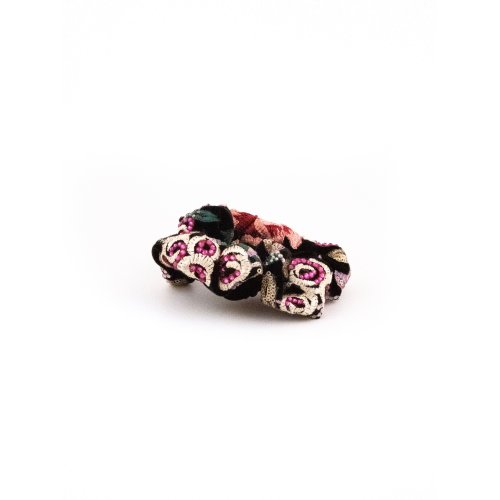 Black Velvet Roses Scrunchie 2